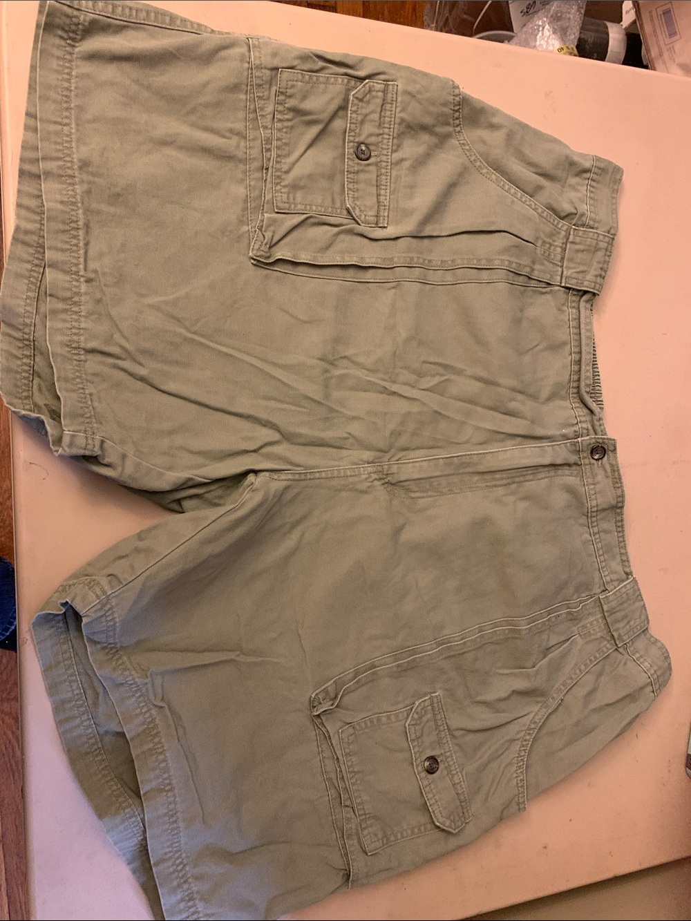 Men's Lightweight Cargo Shorts in Olive